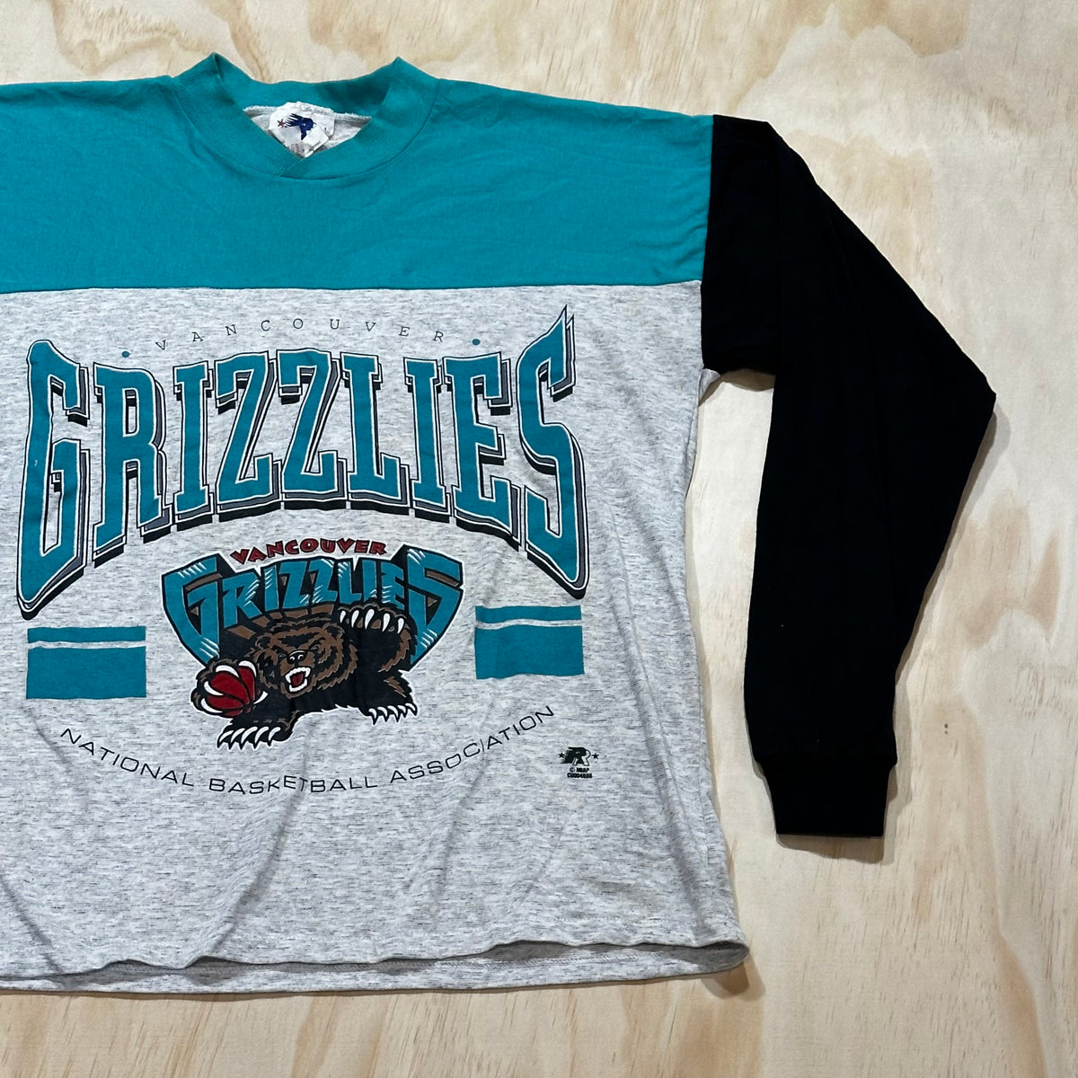 Vintage 90s Vancouver Grizzlies Long Sleeve • National Basketball Association
