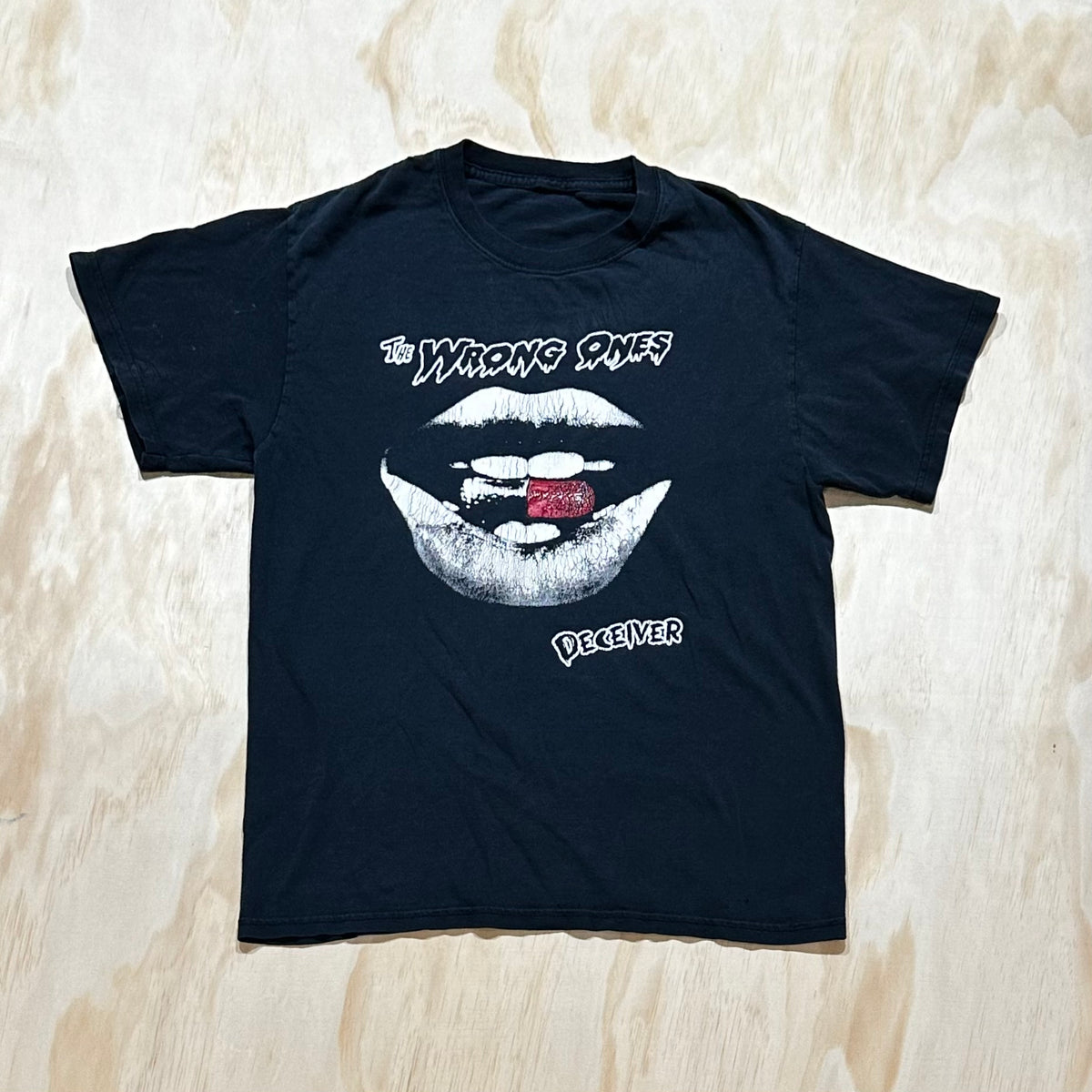Vintage The Wrong Ones Deceiver t-shirt