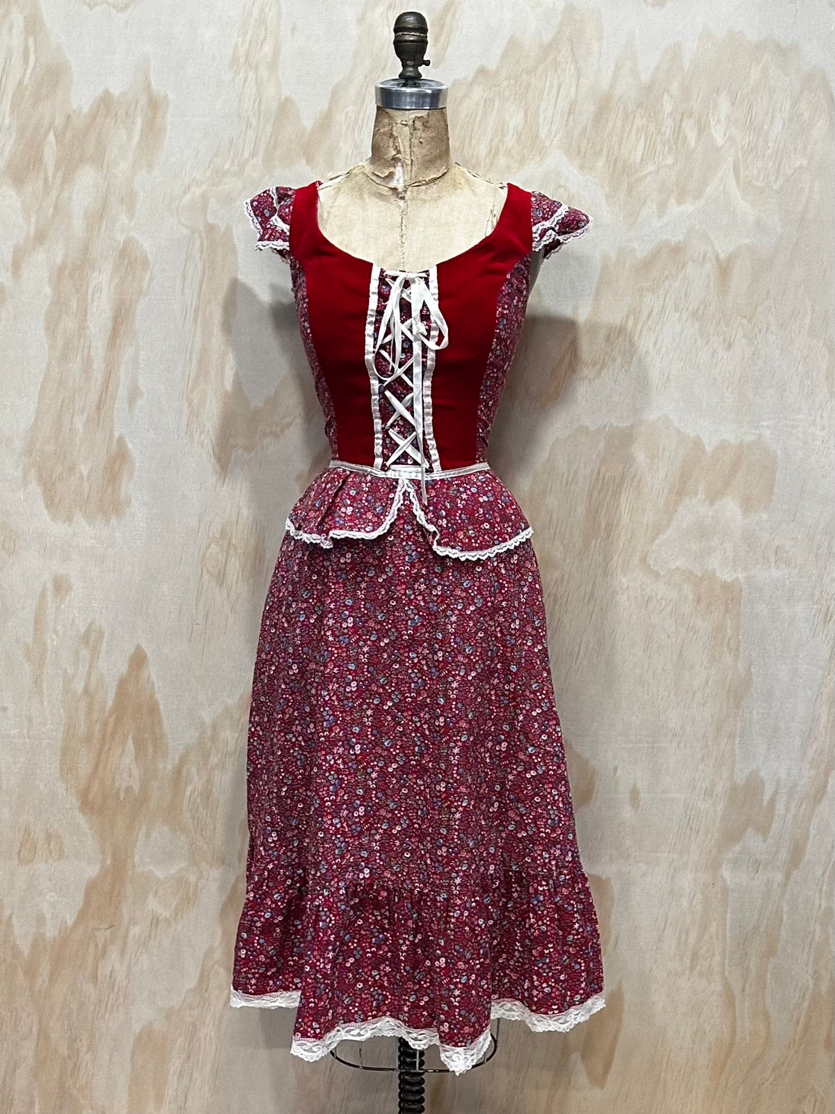 1970s Vintage Jessica's Gunnies floral prairie dress Gunne Sax