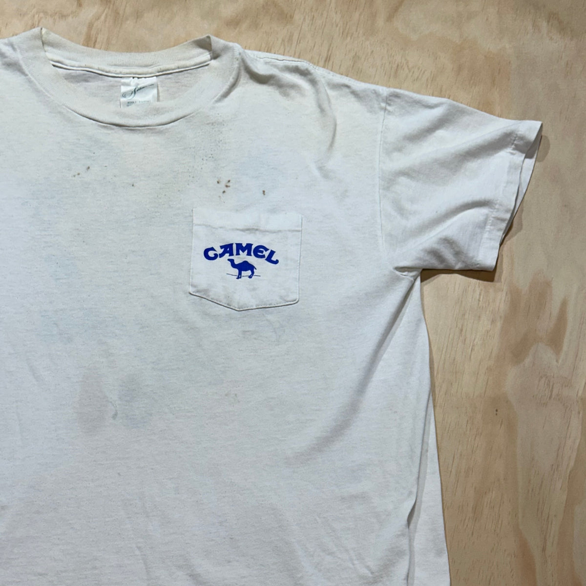 Vintage 90s Camel Tobacco Tee • A pack of camels • Pocket • Single Stitch