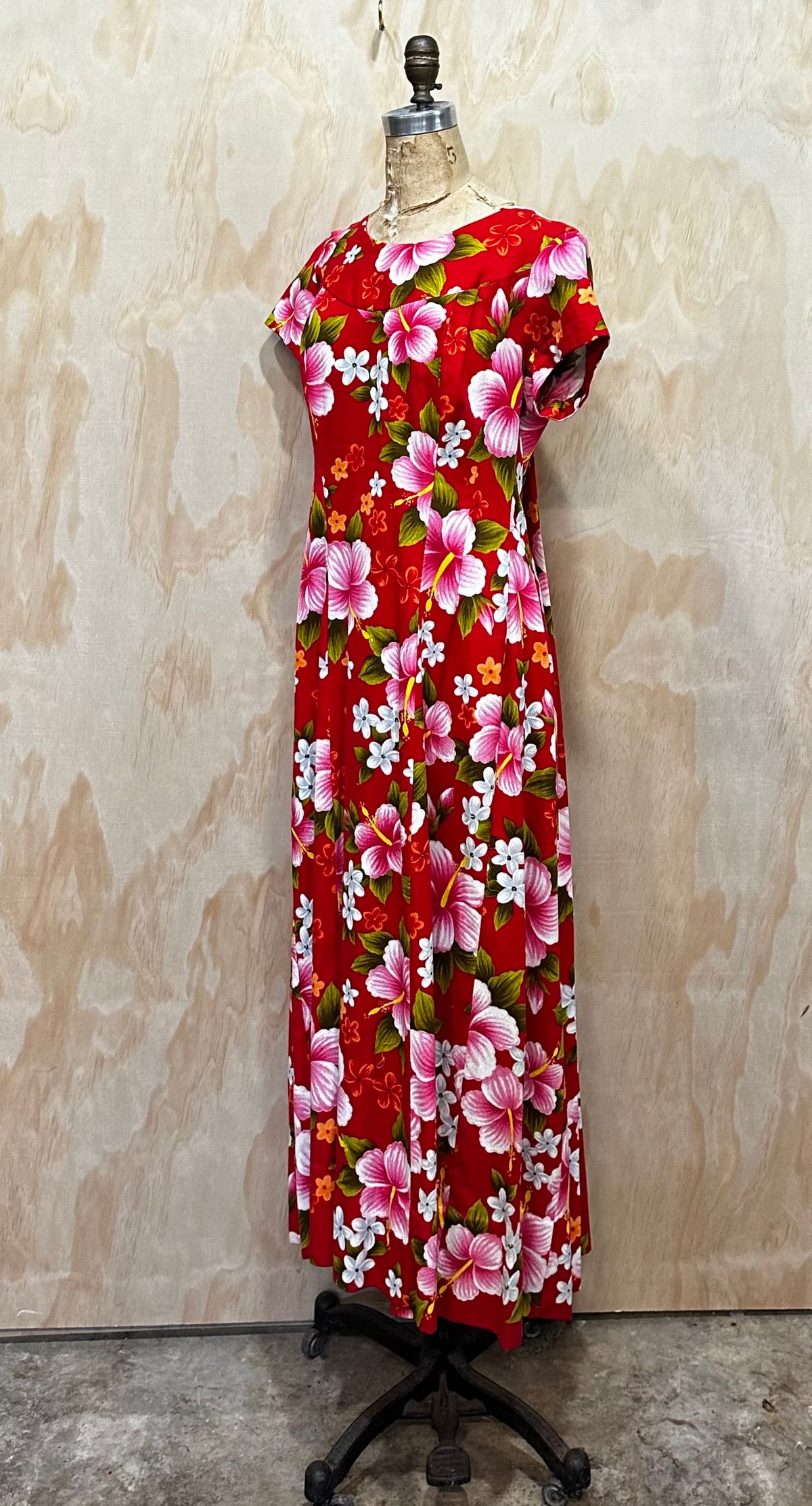 Vintage 60's Ui-Makai Red and Pink Floral Hawaiian Tiki dress with Waterfall Pleat 2 Pieces