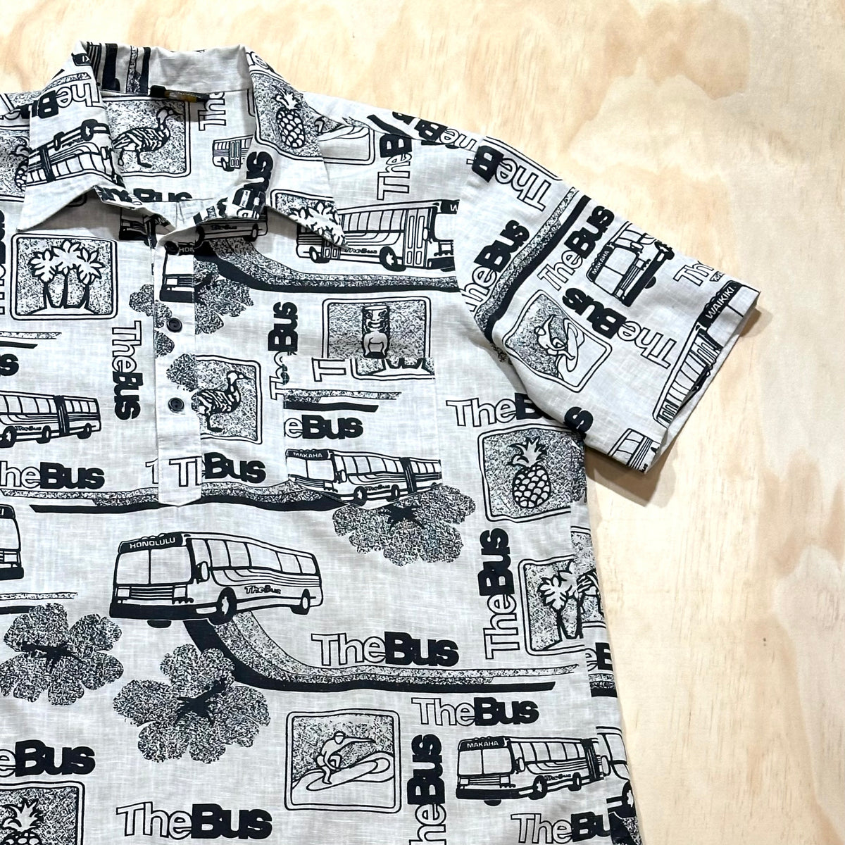 Vintage 1970s Hawaiian “The Bus” shirt Half button pull over Beach Vintage Tropical Shirt