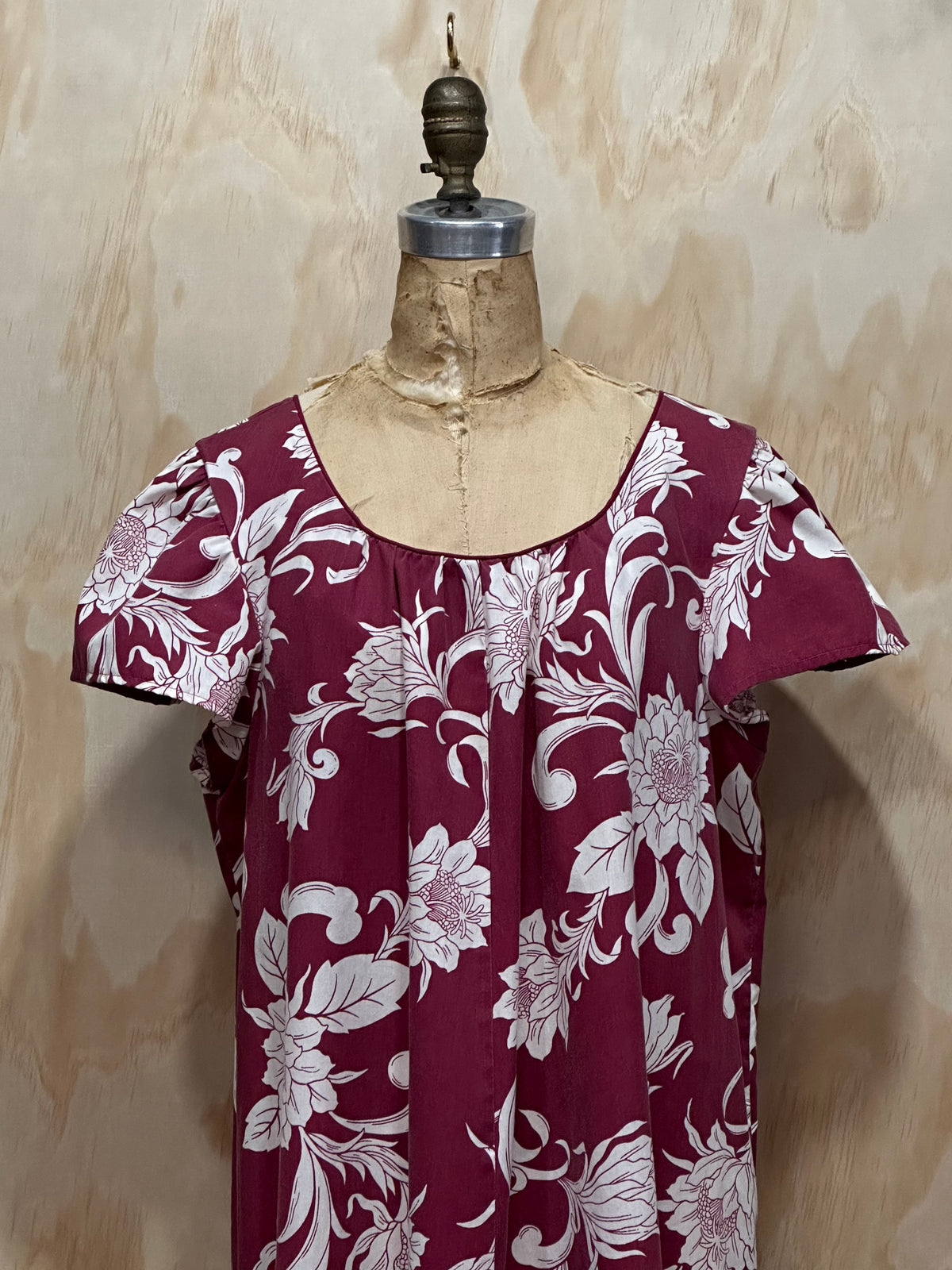 Vintage 1980s A-Line Floral Burgundy Red dress • Hawaiian Style • Floral Leaf