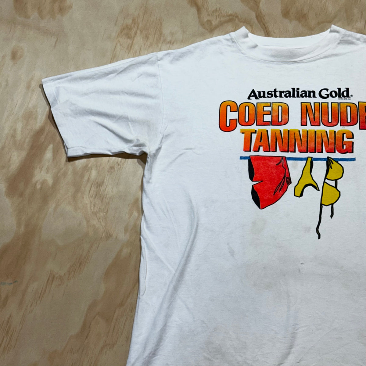 Vintage 90s Australian Gold tee Coed Nude Tanning 994