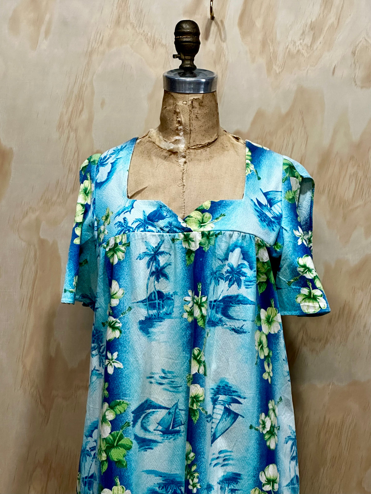 Vintage 70s Blue Hawaiian Novelty Print Dress