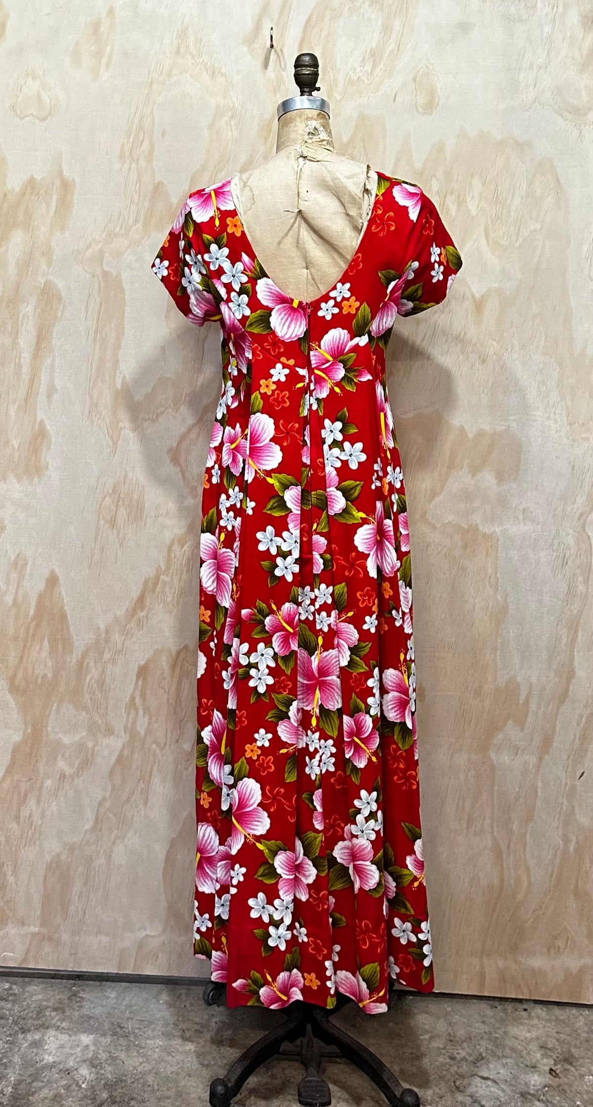 Vintage 60's Ui-Makai Red and Pink Floral Hawaiian Tiki dress with Waterfall Pleat 2 Pieces