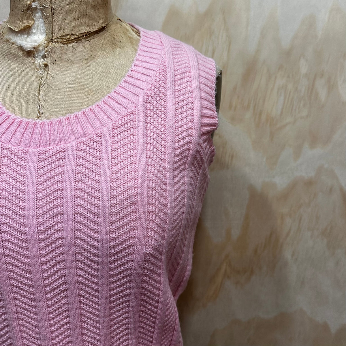 Vintage Women’s Pink pull over sweater vest • Rib Knit • Made in Canada • Yours and Mine tag