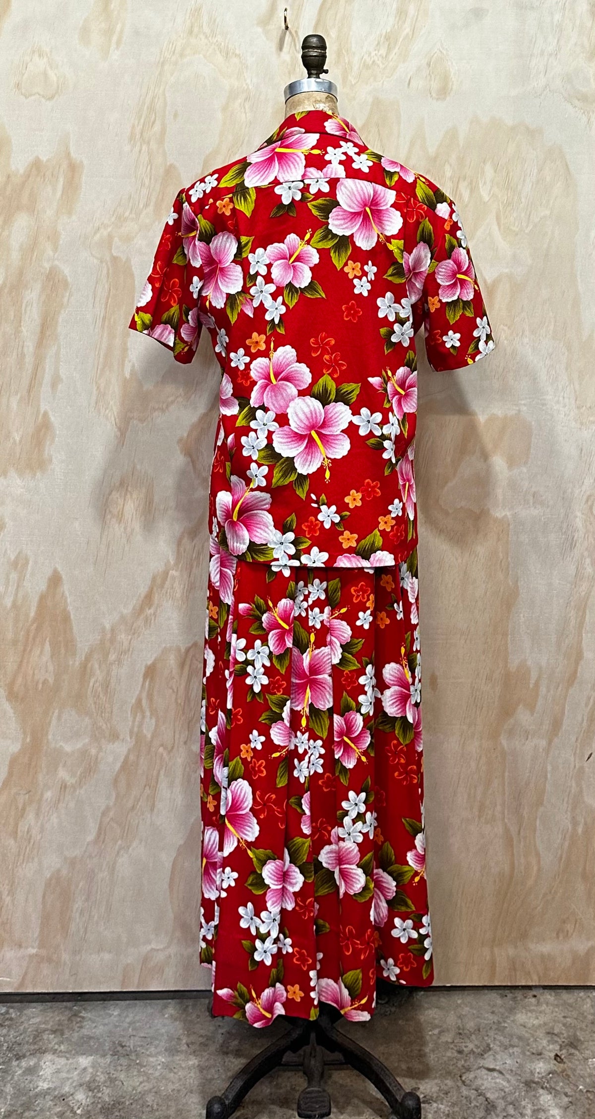 Vintage 60's Ui-Makai Red and Pink Floral Hawaiian Tiki dress with Waterfall Pleat 2 Pieces